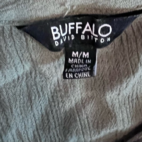 Buffalo David Bitton Olive green with embroidered lace detail top size medium - Picture 7 of 8